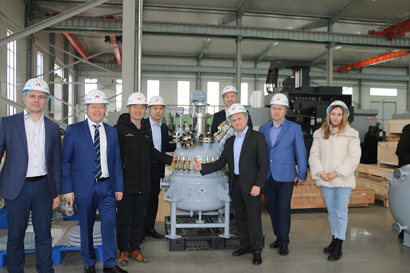 又一國外某大型制藥集團領(lǐng)導(dǎo)考察我太極搪玻璃設(shè)備公司