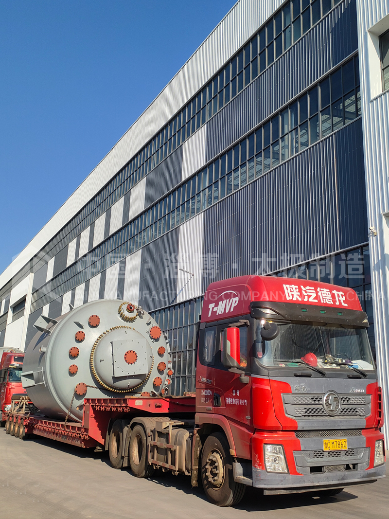 震撼！批量太極 6 萬升搪玻璃反應(yīng)釜今日發(fā)貨